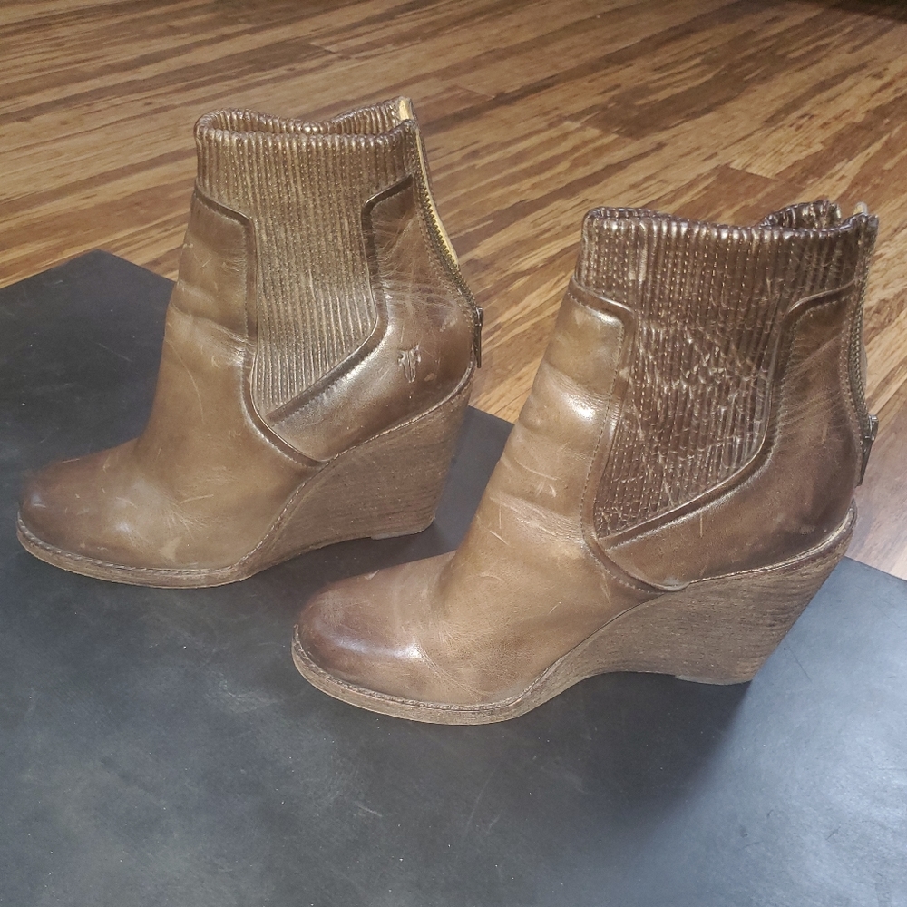 FRYE Brown leather wedge